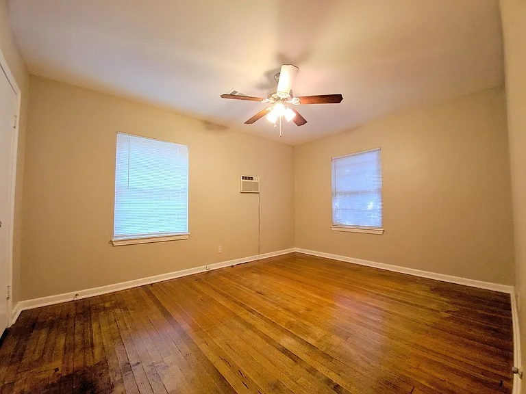 1223 Shawnee St — Photo 9