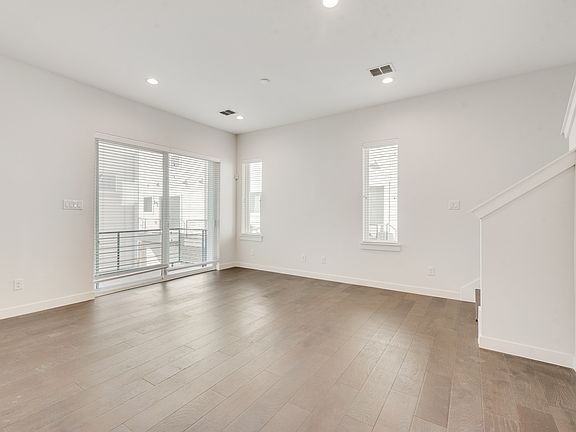 4th image of 1518 N Carroll Ave Unit 106