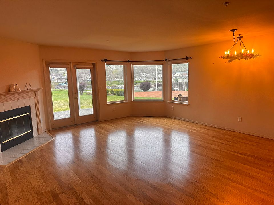 Living room, fireplace, view of patio and grounds.