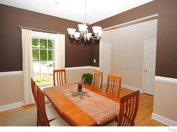 3rd image of 904 Kennesaw Ct