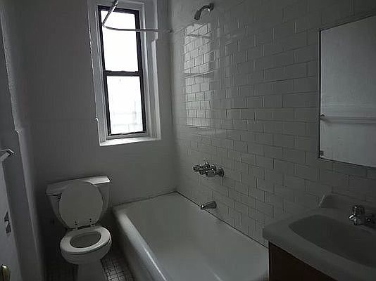 5th image of 1274 Lafayette Ave APT 4H