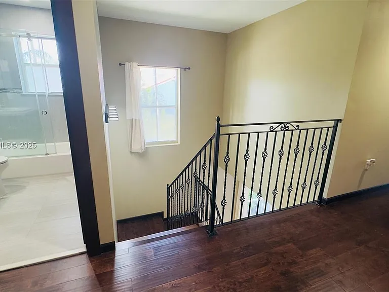 1094 Redwood St #1094 — Photo 34