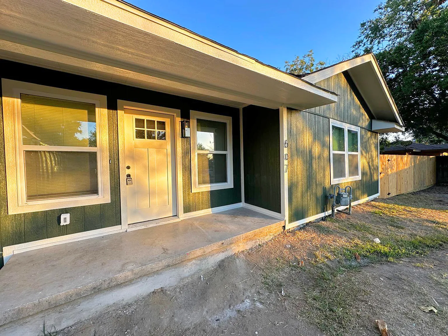 4 bed, 1838 sqft, $2,200 — Photo 2