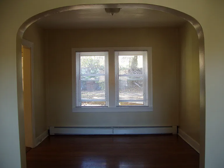 311-313 Kenmont Ave #311 — Photo 9