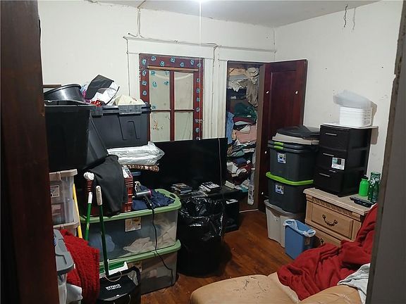 5th image of 4005 Euclid Ave