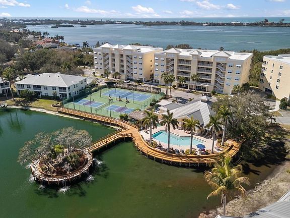 2nd image of 260 HIDDEN BAY DRIVE #304