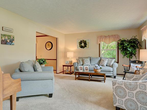 3rd image of 1691 Emerald Ct