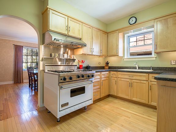 5th image of 9319 S Longwood Dr