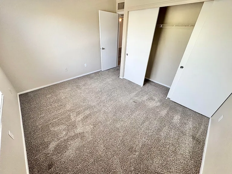 8070 W Russell Rd #2121 — Photo 13
