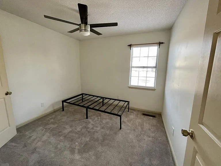 113 Elizabeths Ct — Photo 10