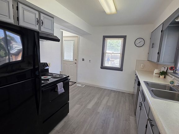 5th image of 511 E Burgen St