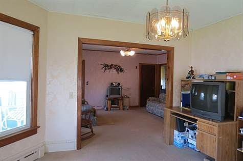 Diningroom into Livingroom
