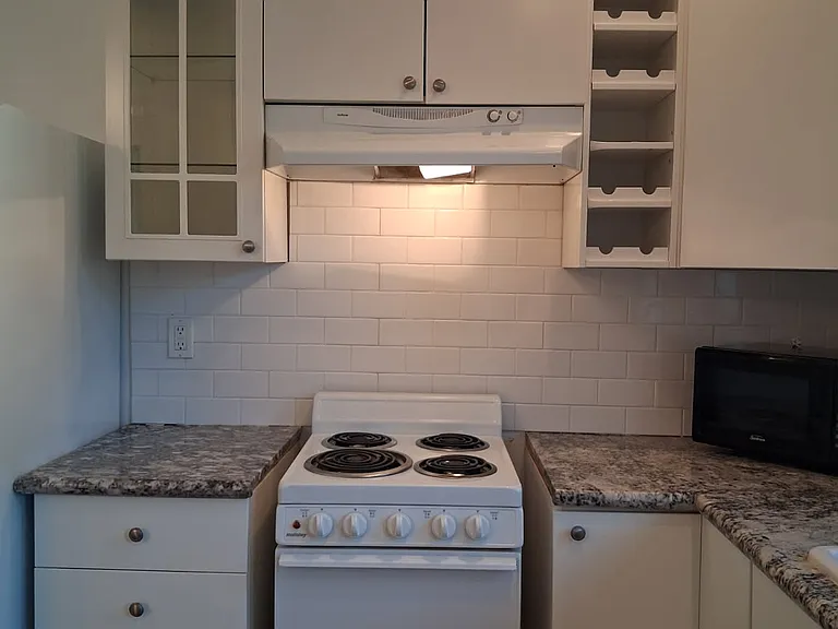 309 Kansas Ave #1/2 — Photo 3