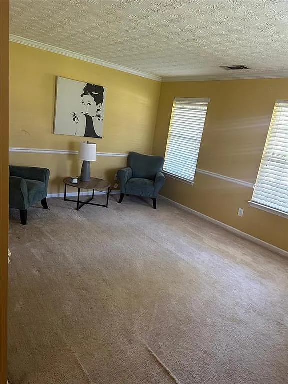 4 bed, 2.5 bath, 3919 sqft, $2,500 — Photo 1