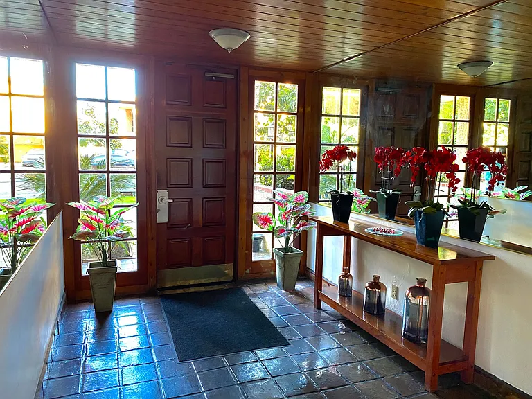 1715 Camden Ave. Los Angeles, CA 90025 — Photo 1