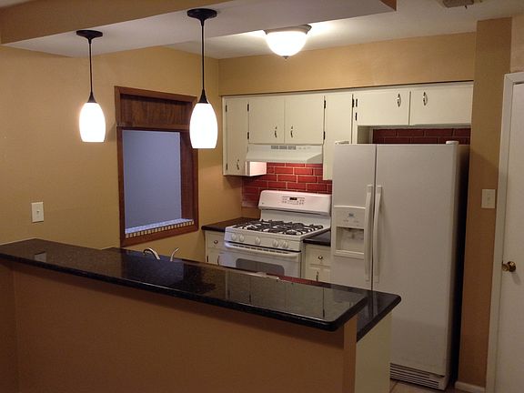 4th image of 213 Royal Dr
