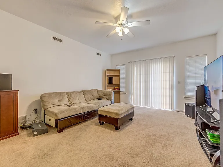 437 N Belmont Pl #260 — Photo 2