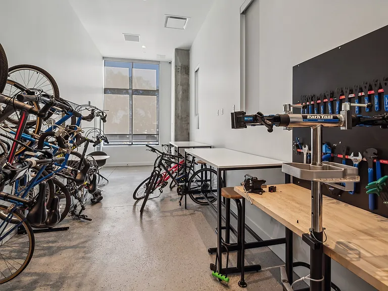 BroadwayPark_amenity_bike shop