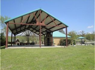 5 Forest Dr, Huntsville, TX 77320