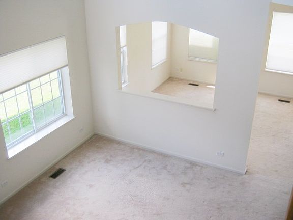 4th image of 332 N Tower Dr