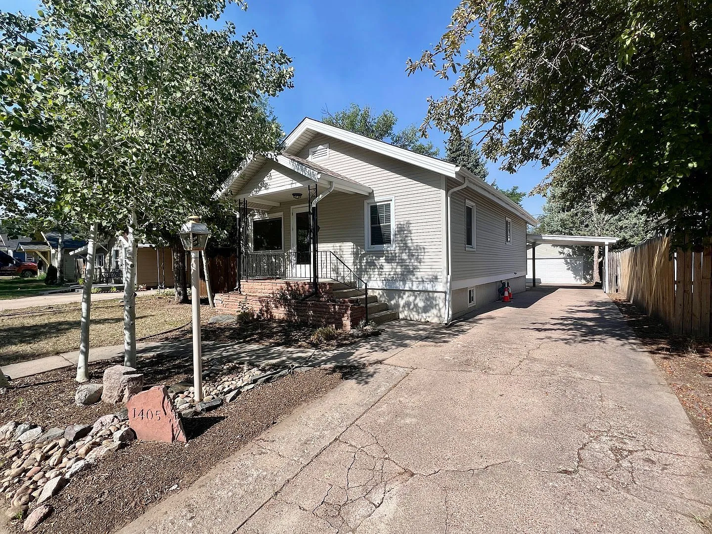 2 bed, 1.0 bath, 1945 sqft, $1,900 — Photo 1