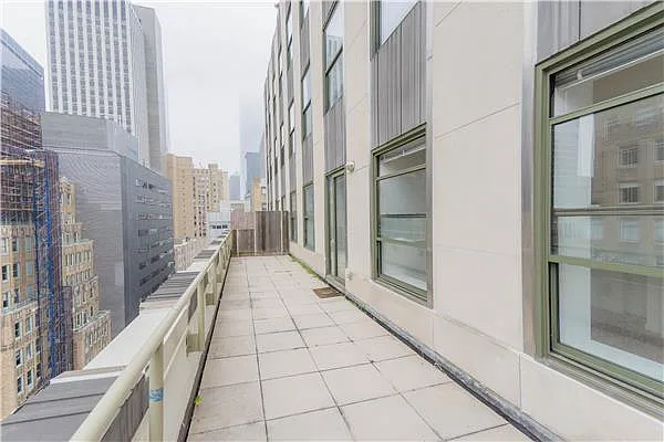 Sold by R New York | media 20