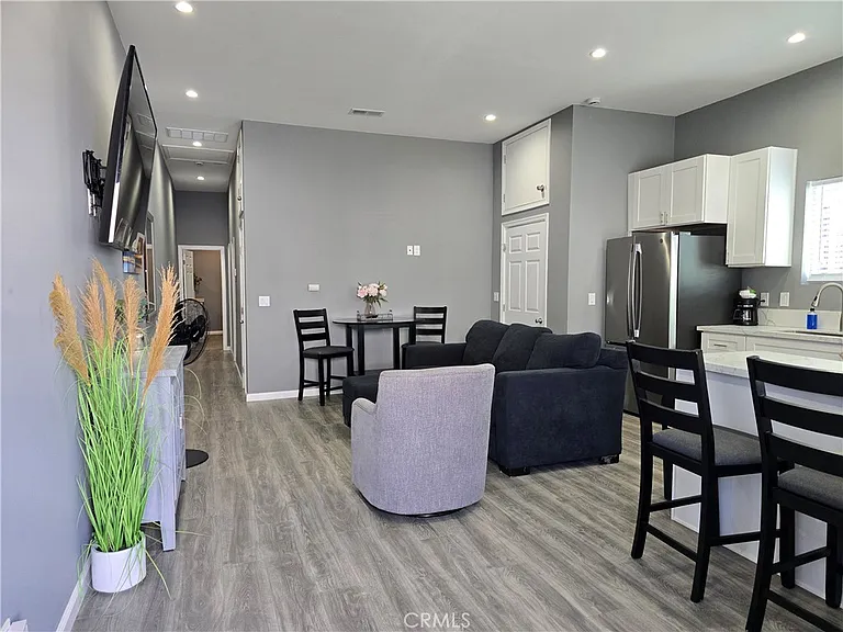 3175 K St — Photo 2