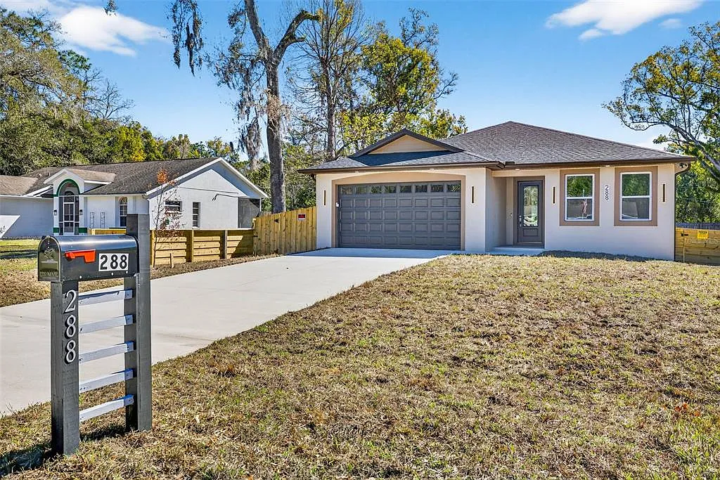 4 bed, 2.0 bath, 1874 sqft, $2,600 — Photo 2