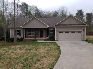 132 Stoney Ridge Ct, Stokesdale, NC 27357