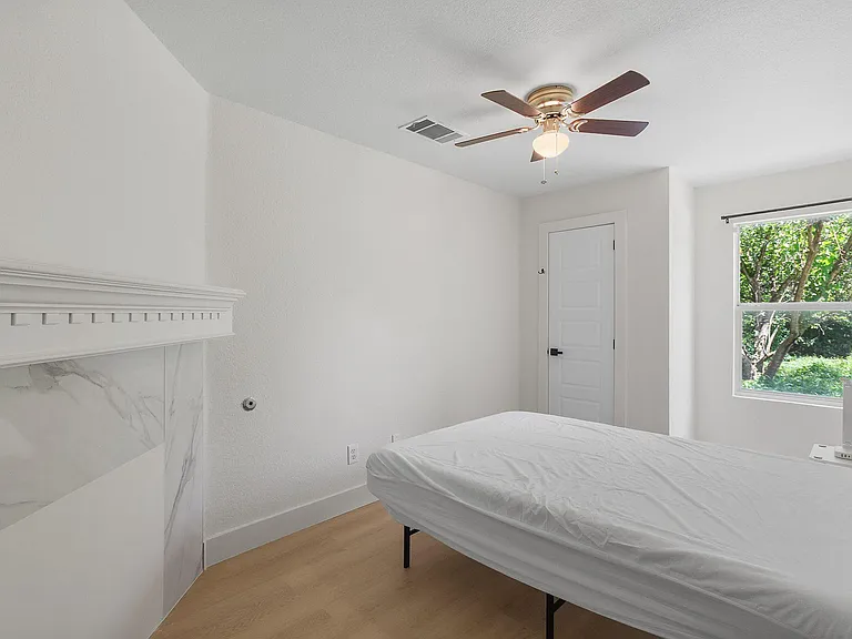Brandi Cir — Photo 1