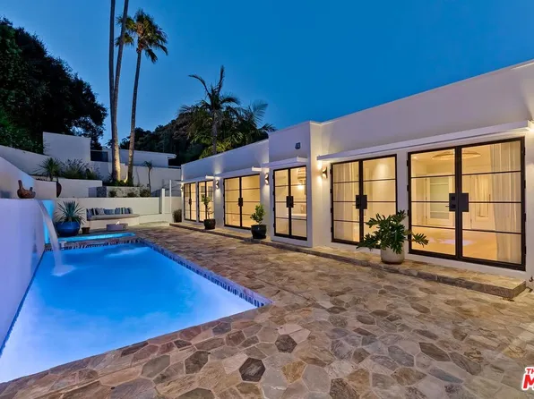 2203 Bowmont Dr, Beverly Hills, CA 90210