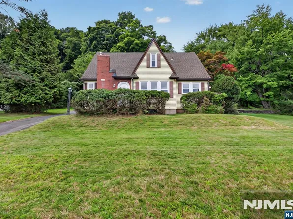 1208 Pompton Avenue, Cedar Grove, NJ 07009