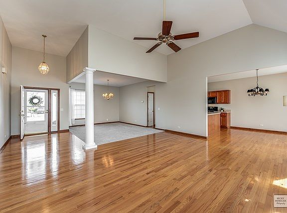 You'll love the spacious open concept floor plan, perfect for entertaining family & friends!