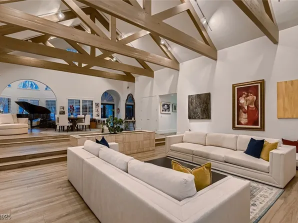 205 Desert View St, Las Vegas, NV 89107