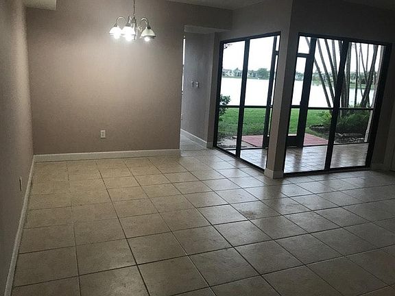 4th image of 889 Hamilton Dr #889C