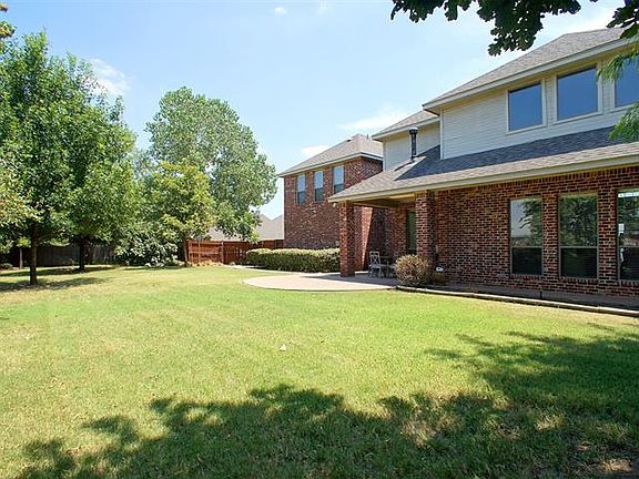 2nd image of 1917 Wellington Ct