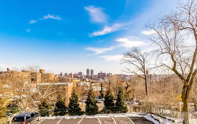Sold by Re/Max In The City | media 13