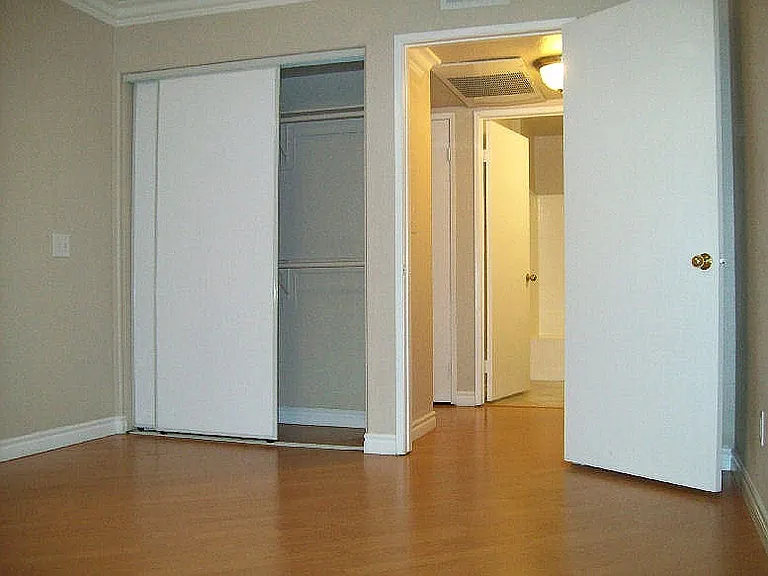 Alcantara Home Apts — Photo 35