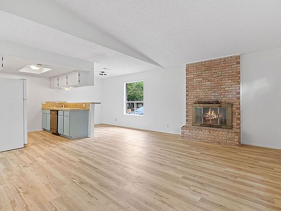 3rd image of 2409 La Casa Dr #A