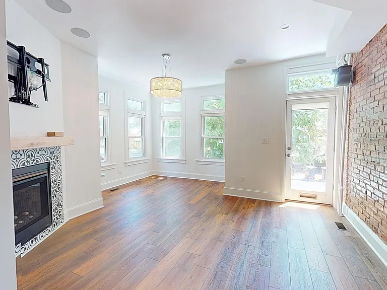 201 Morgan St NW — Photo 6