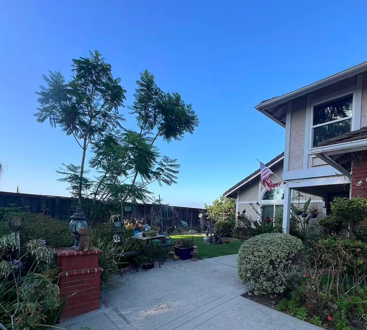 5 bed, 2725 sqft, $6,300 — Photo 2