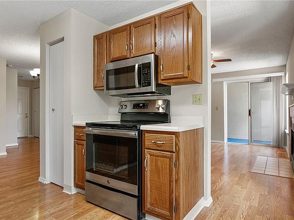 4th image of 180 Fox Hollow Dr APT 204