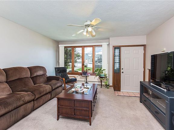 5th image of 23 Camille Dr