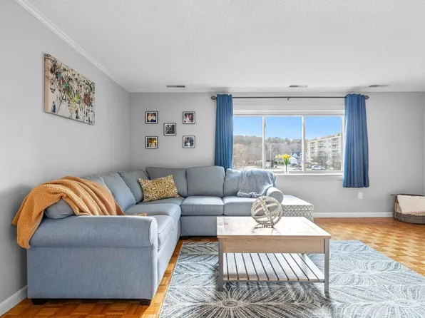 300 Park Terrace Dr APT 321, Stoneham, MA 02180