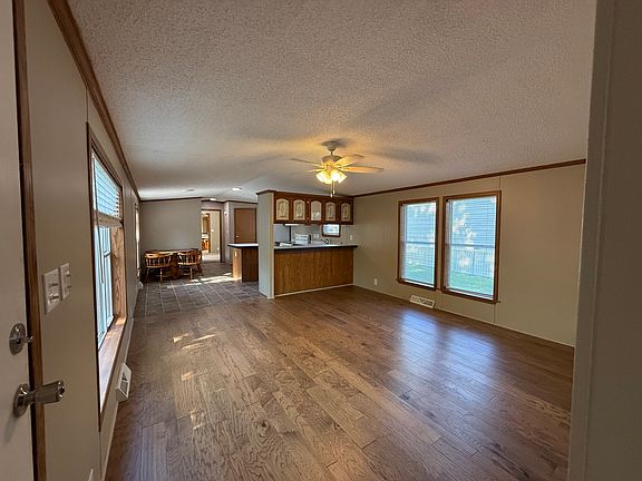 4th image of 153 Oak Valley Dr
