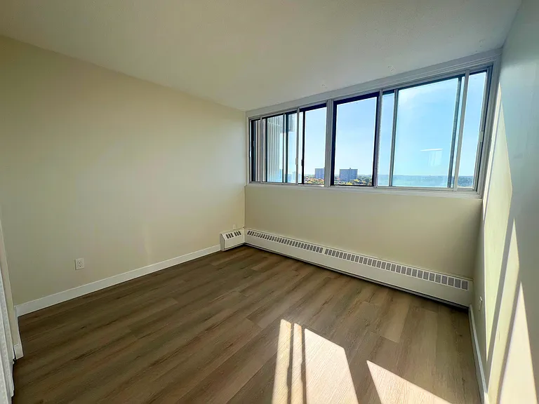 30 McEwen Ave — Photo 12
