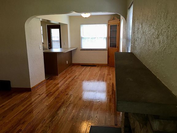 5th image of 723 Springs Dr