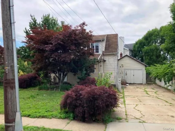 40 East Avenue, Freeport, NY 11520