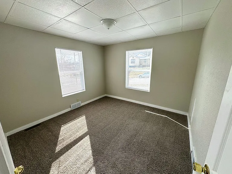 1426 N Main St — Photo 8
