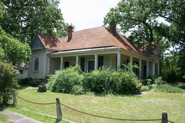 1st image of 602 E Groesbeck Ave